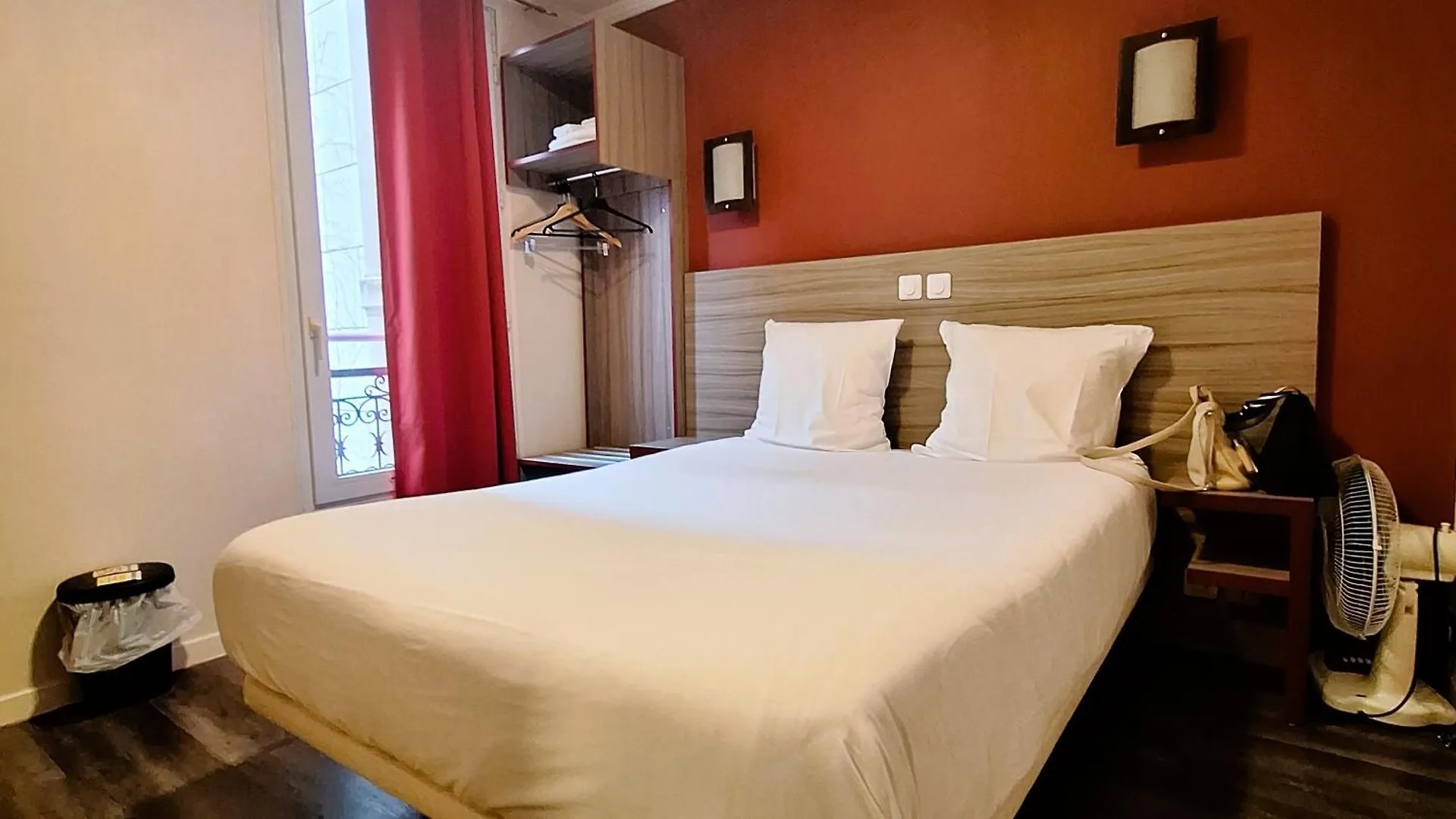 Hipotel Paris Gambetta Republique Hotel