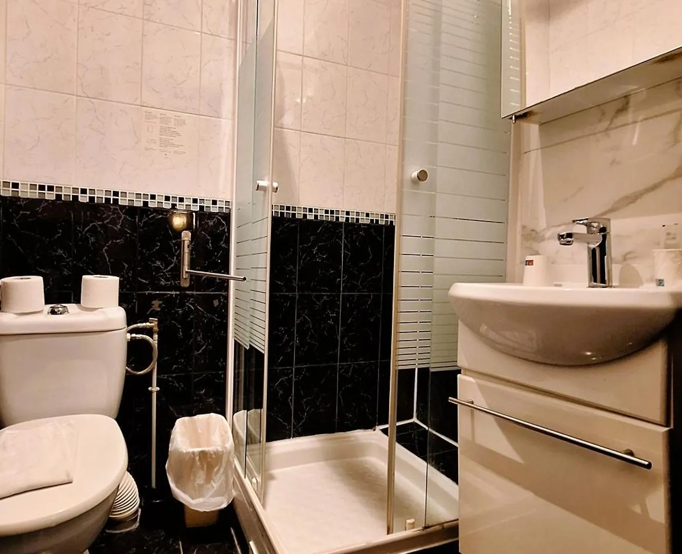 Hipotel Paris Gambetta Republique Hotel