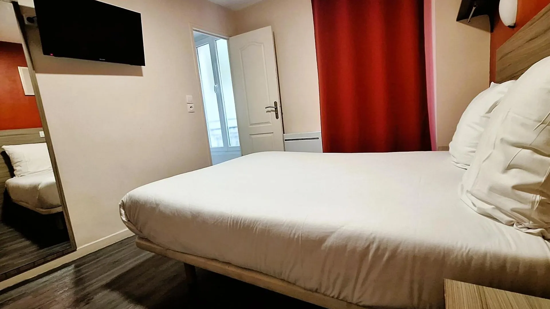 Hotel Hipotel Paris Gambetta Republique