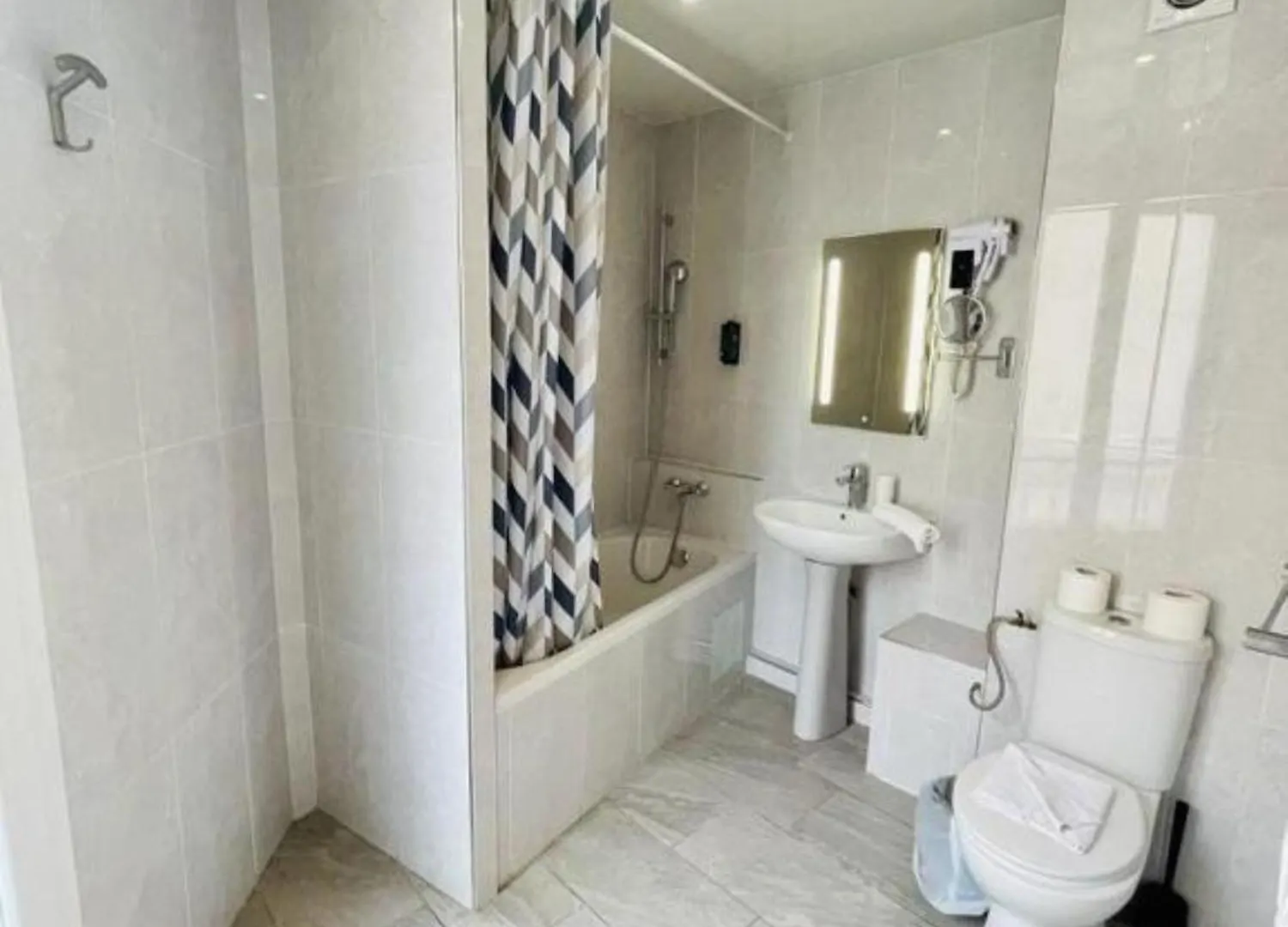 ** Hotel Hipotel Paris Gambetta Republique Francja