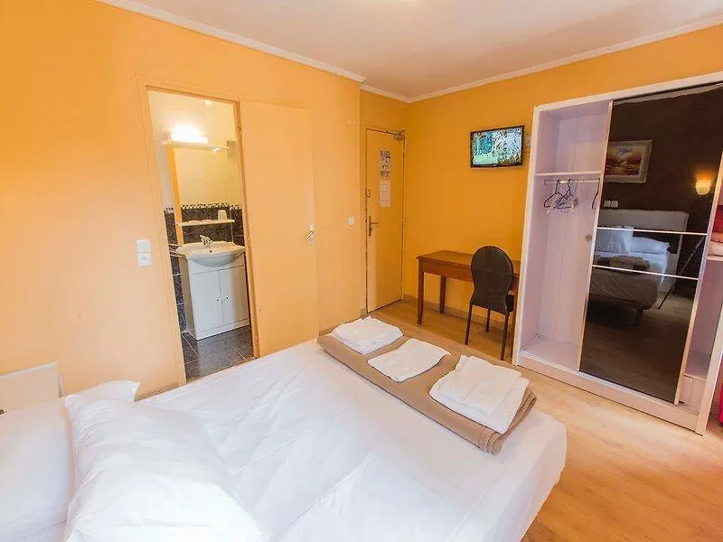 Hotel Hipotel Paris Gambetta Republique