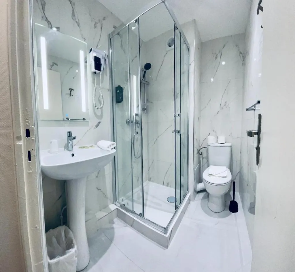 Hotel Hipotel Paris Gambetta République