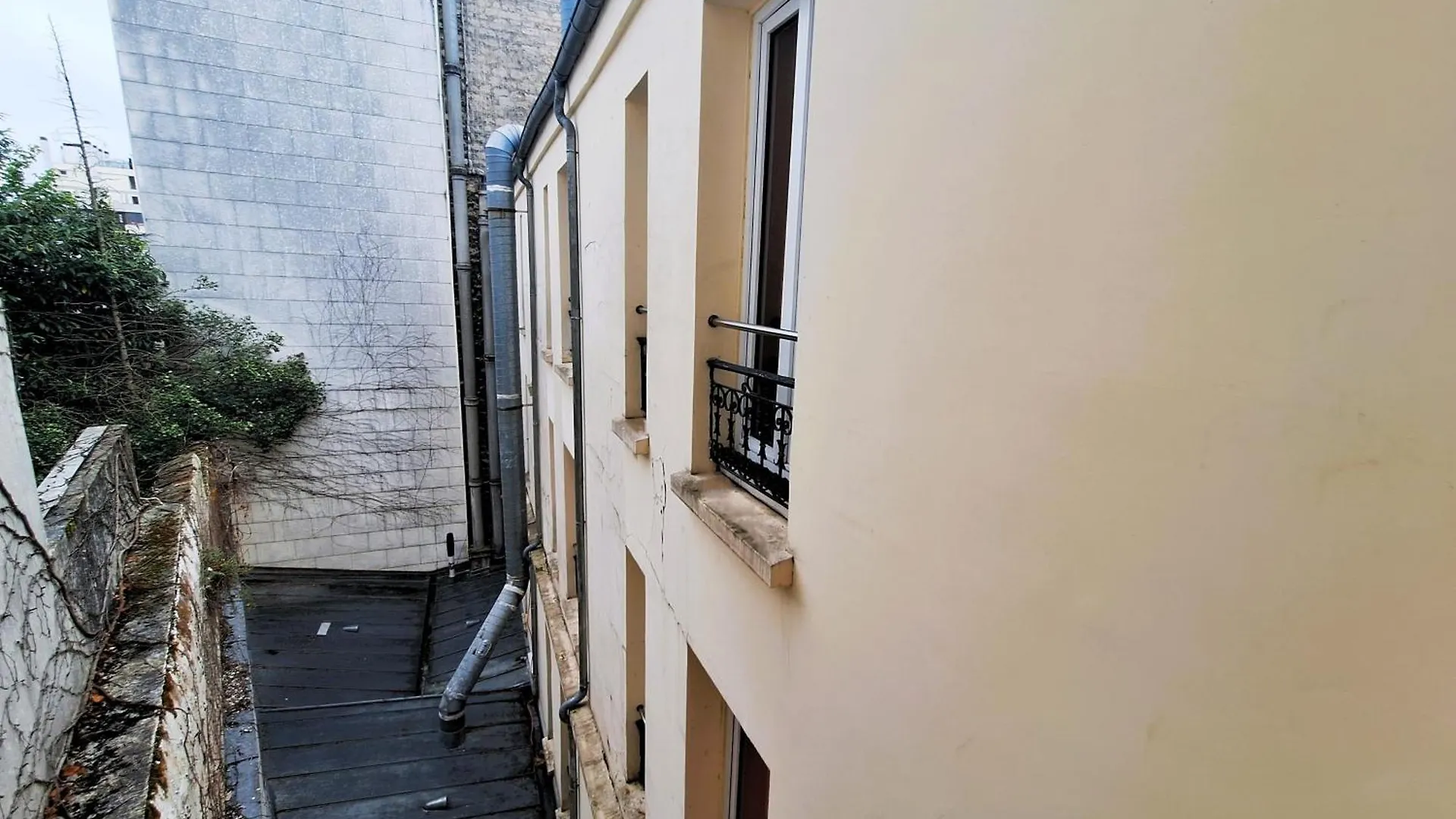 ** Hotel Hipotel Paris Gambetta Republique Frankrijk