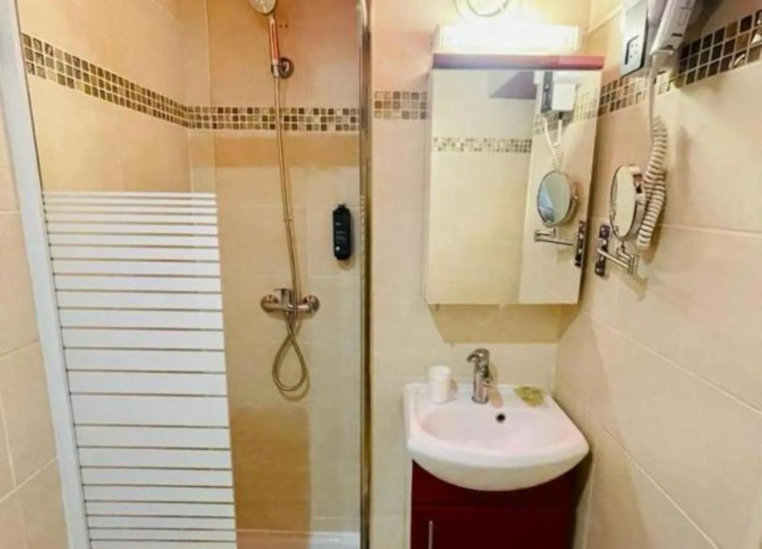 Hipotel Paris Gambetta Republique Hotel