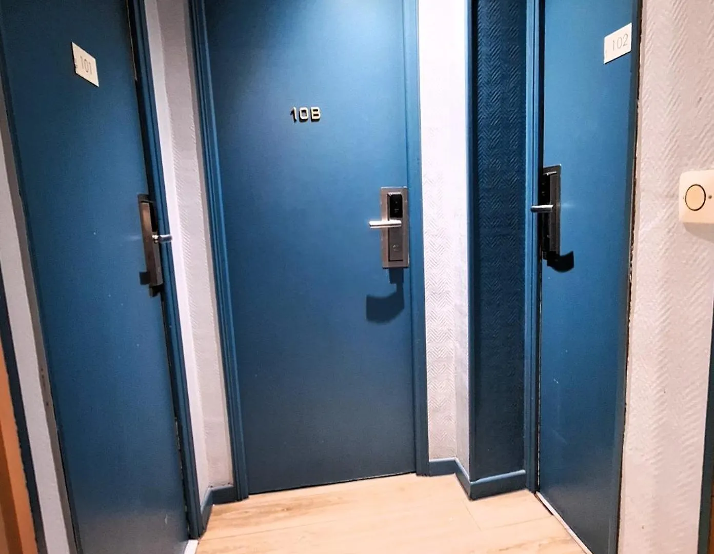 ** מלון Hipotel Paris Gambetta Republique צרפת